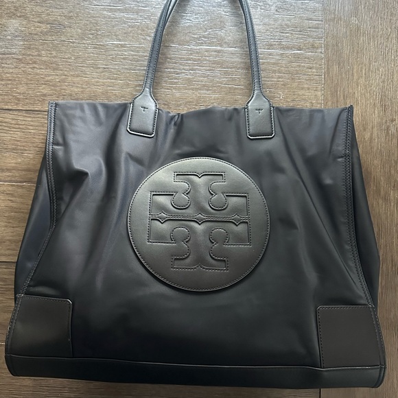 Tory Burch Handbags - Tory Burch Black Leather Tote with Logo Medallion